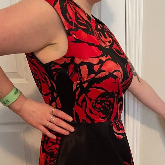 Lightweight bright black dress - Picture 3 of 6